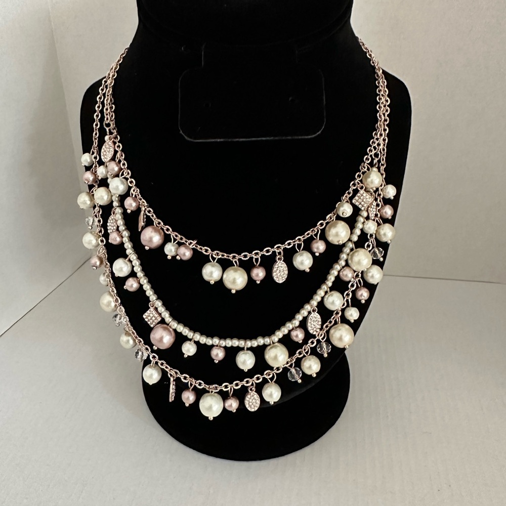 C1946 vintage rose gold tone beaded faux pearl three strand necklace